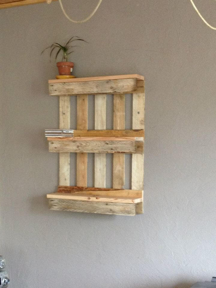 Bookshelf out of Pallets
