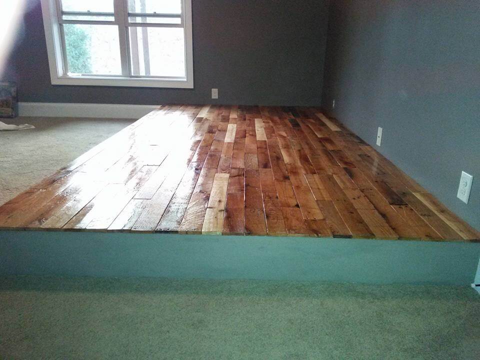DIY Pallet Flooring At no Cost