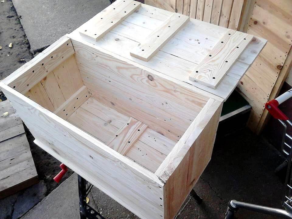 Hope Chest out of Pallets