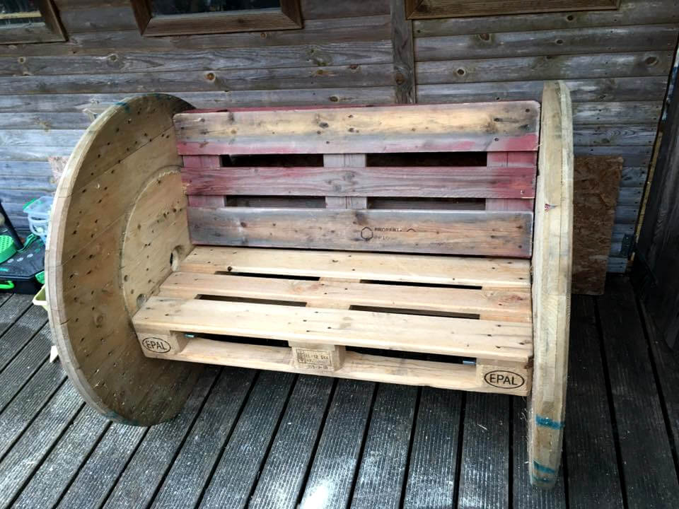 DIY 2 Pallet Board &amp; 2 Spool Wheel Bench