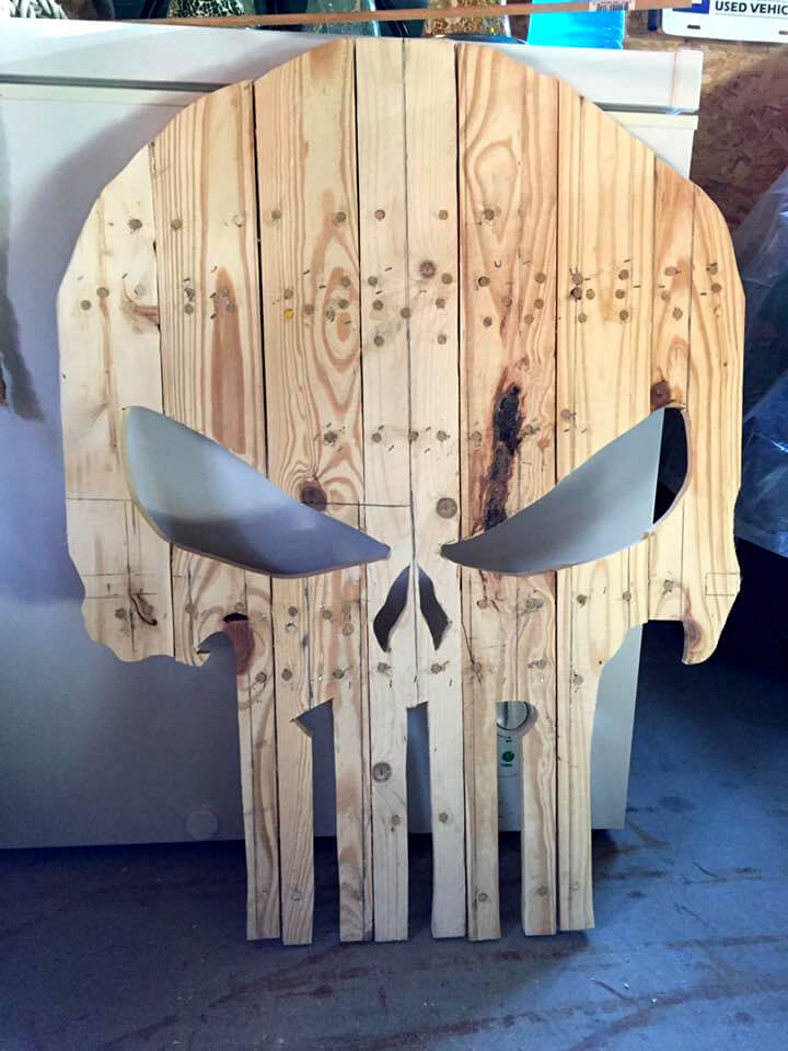 Pallet Adirondack Skull Chair &amp; Painted Flag - DIY
