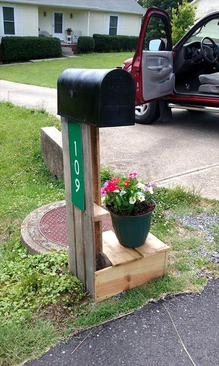 mailbox holder made of pallet scrap pieces